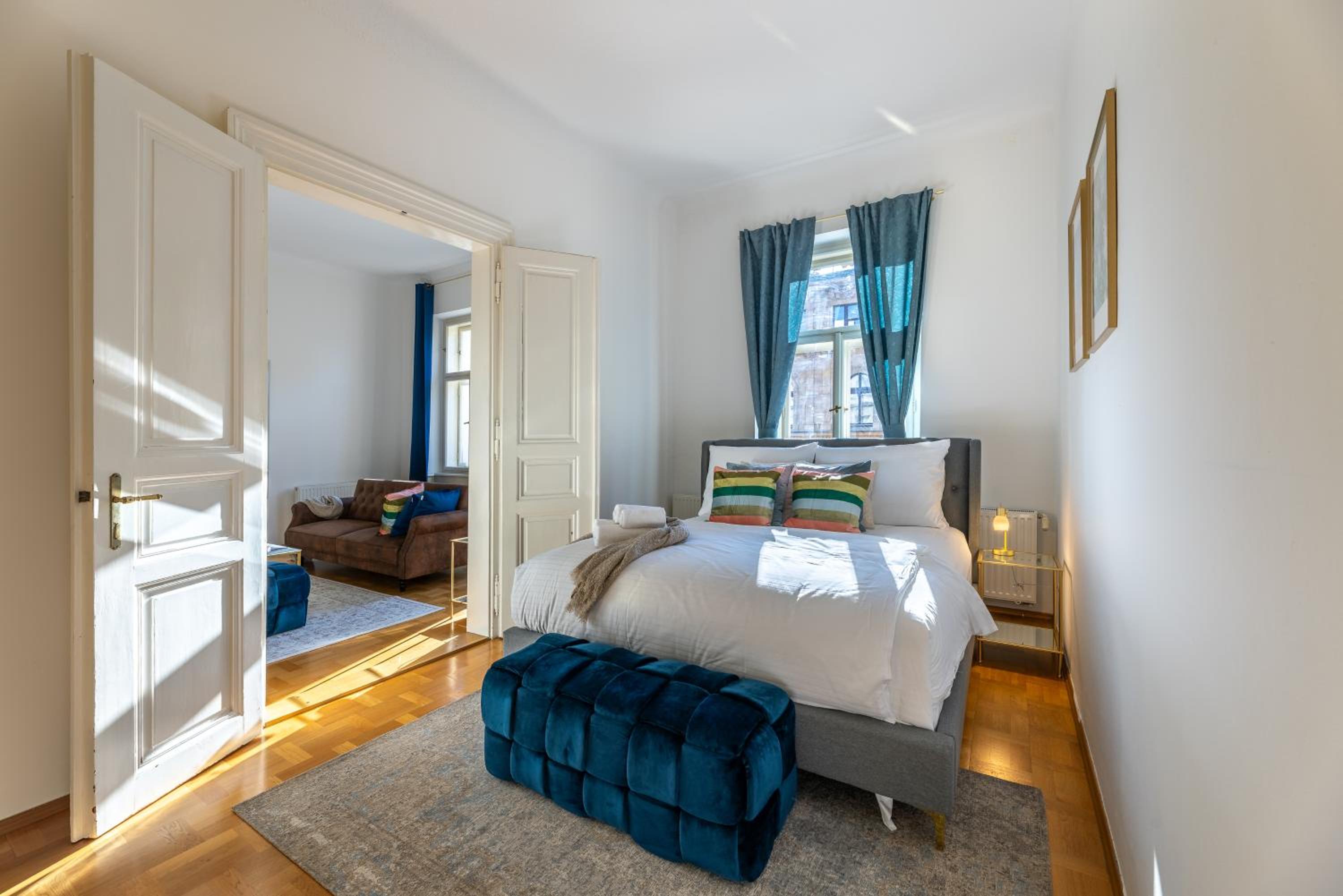Charming 2BR Old Town Apt in Prime Location by EasyBNB Premium