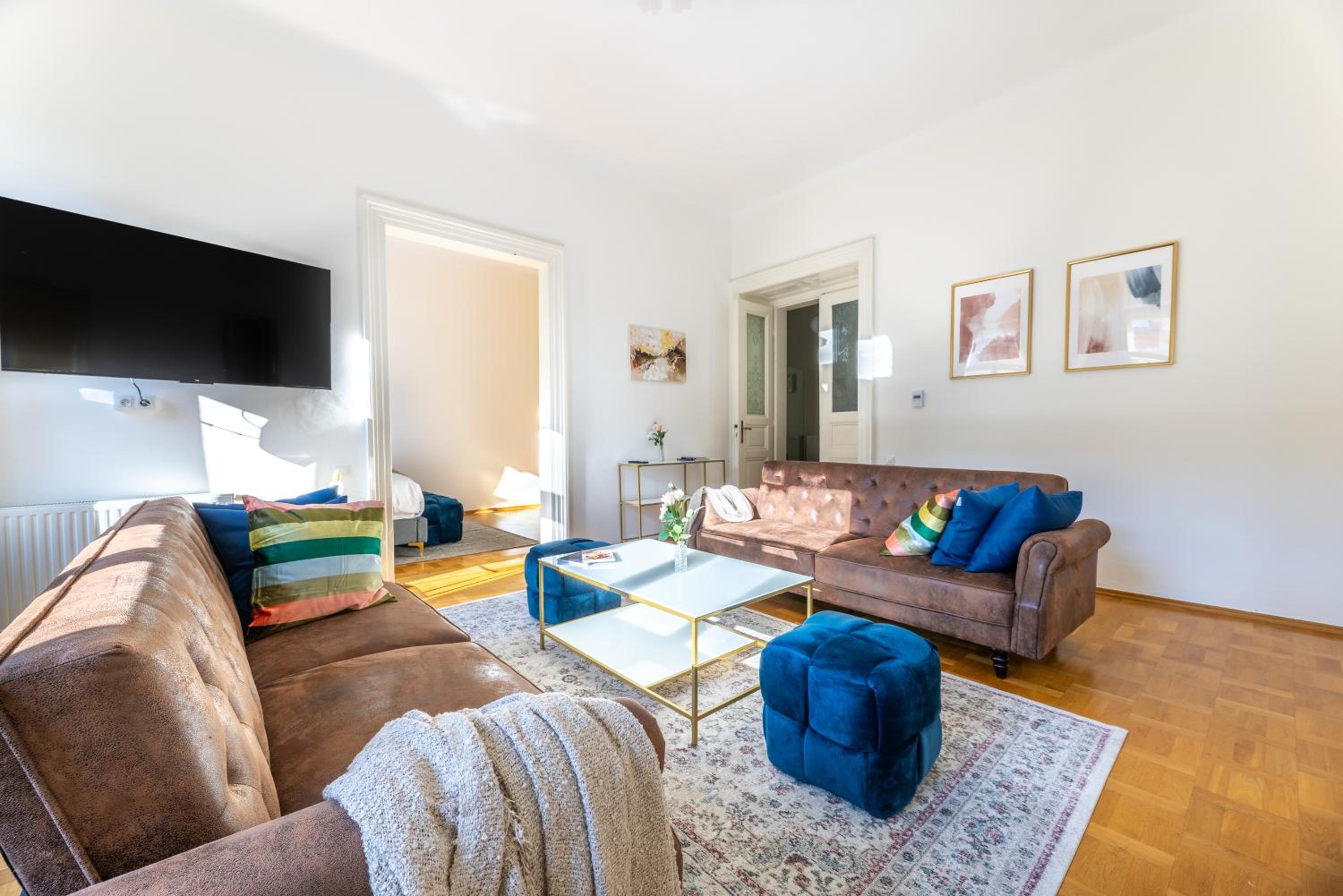 Charming 2BR Old Town Apt in Prime Location by EasyBNB Premium