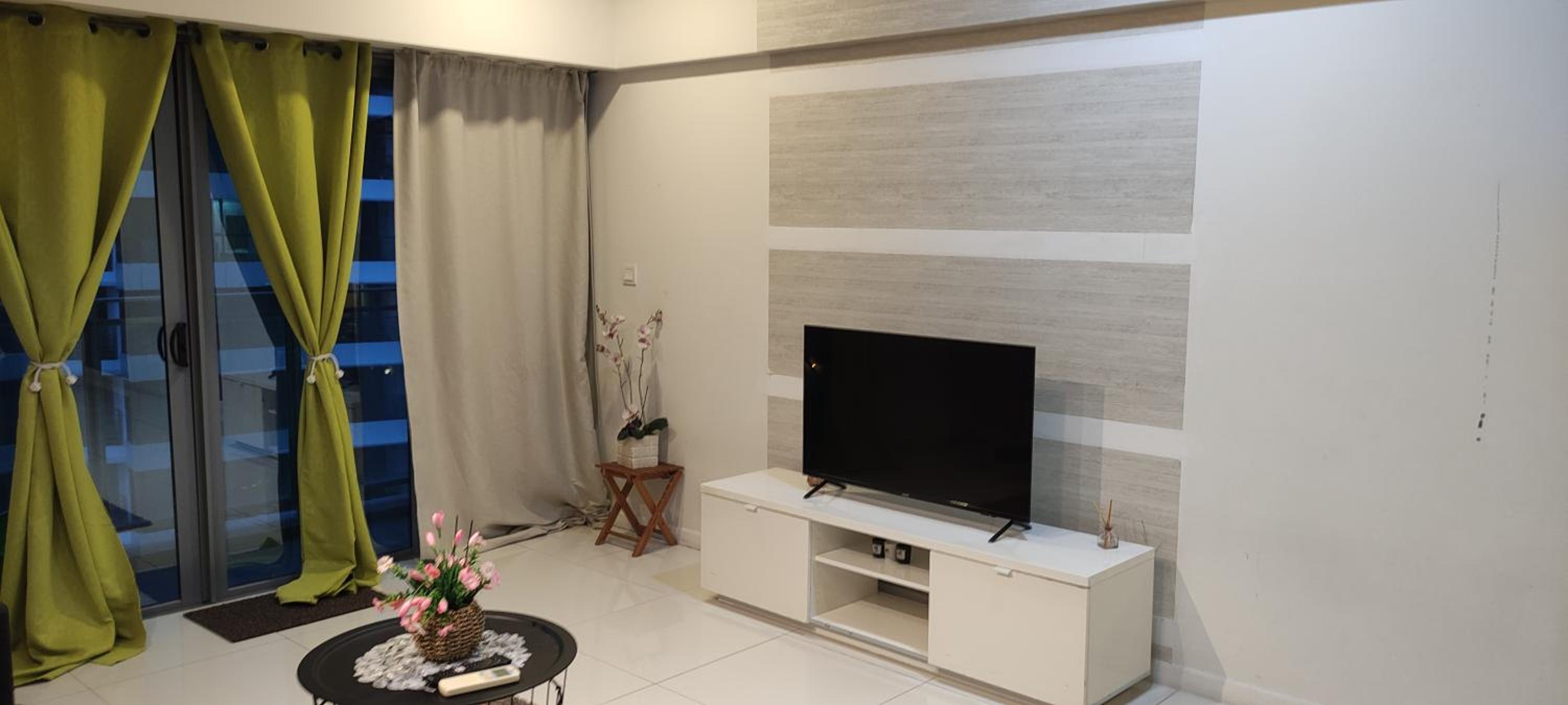 Cozy Spacious 2 Bedroom apartment at Mercu Summer