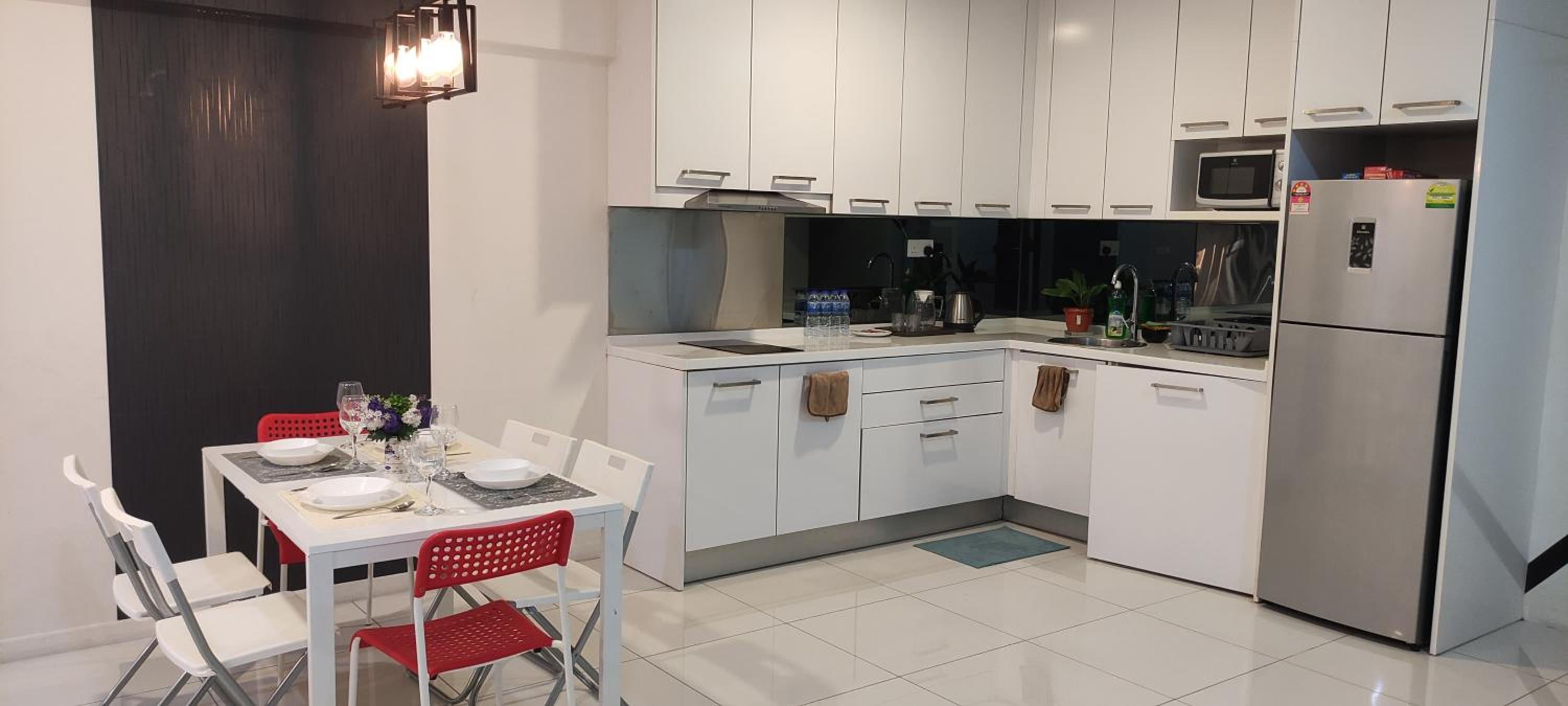 Cozy Spacious 2 Bedroom apartment at Mercu Summer