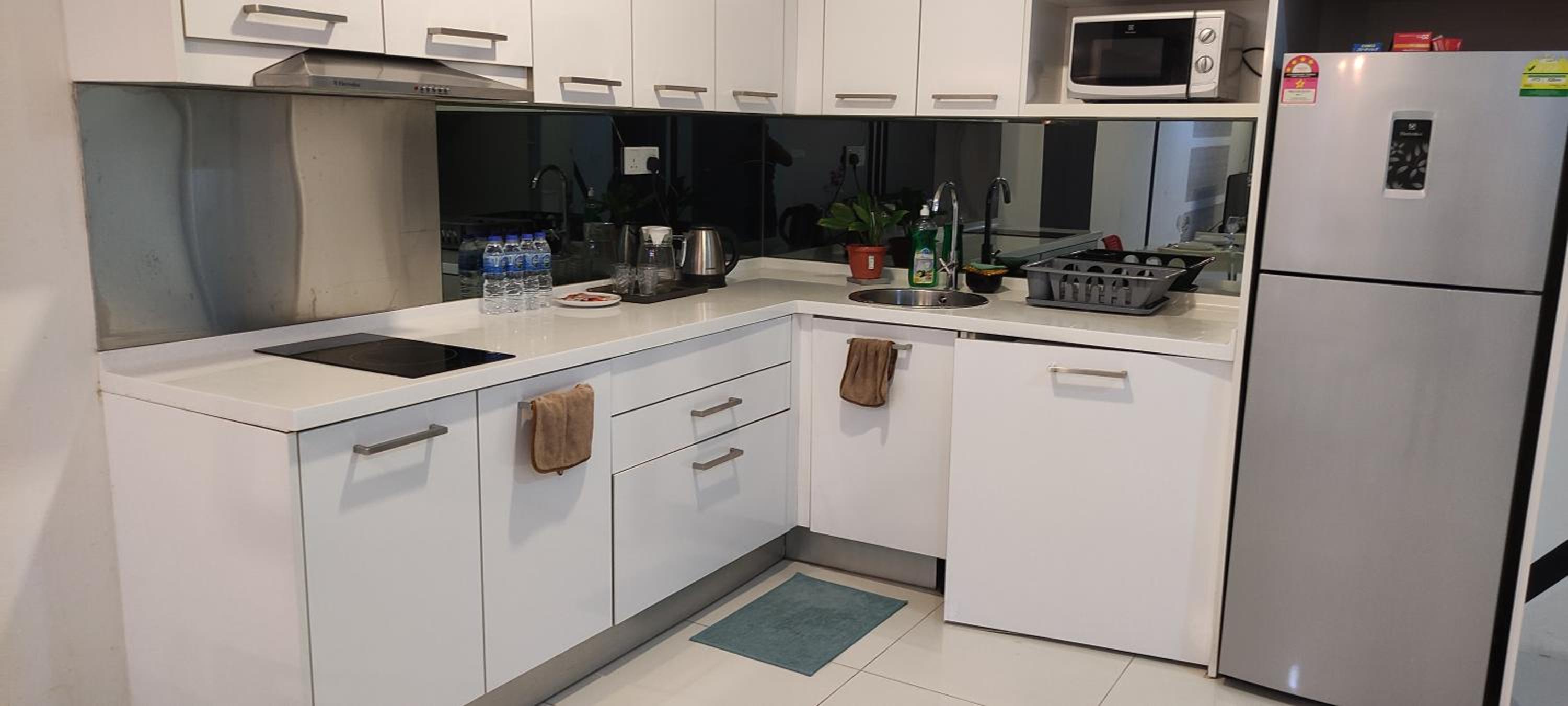 Cozy Spacious 2 Bedroom apartment at Mercu Summer