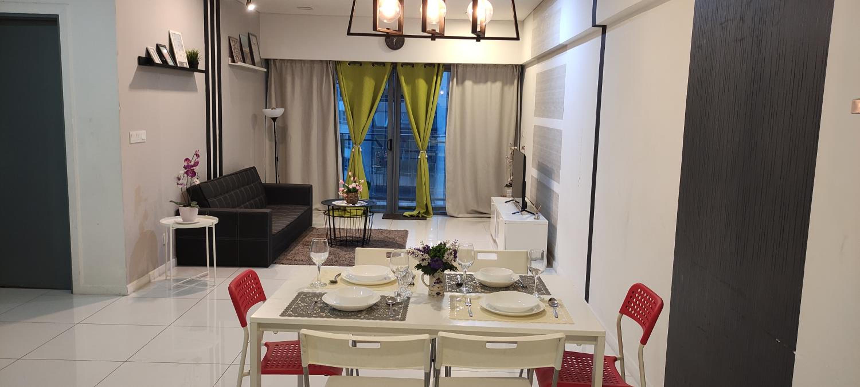 Cozy Spacious 2 Bedroom apartment at Mercu Summer