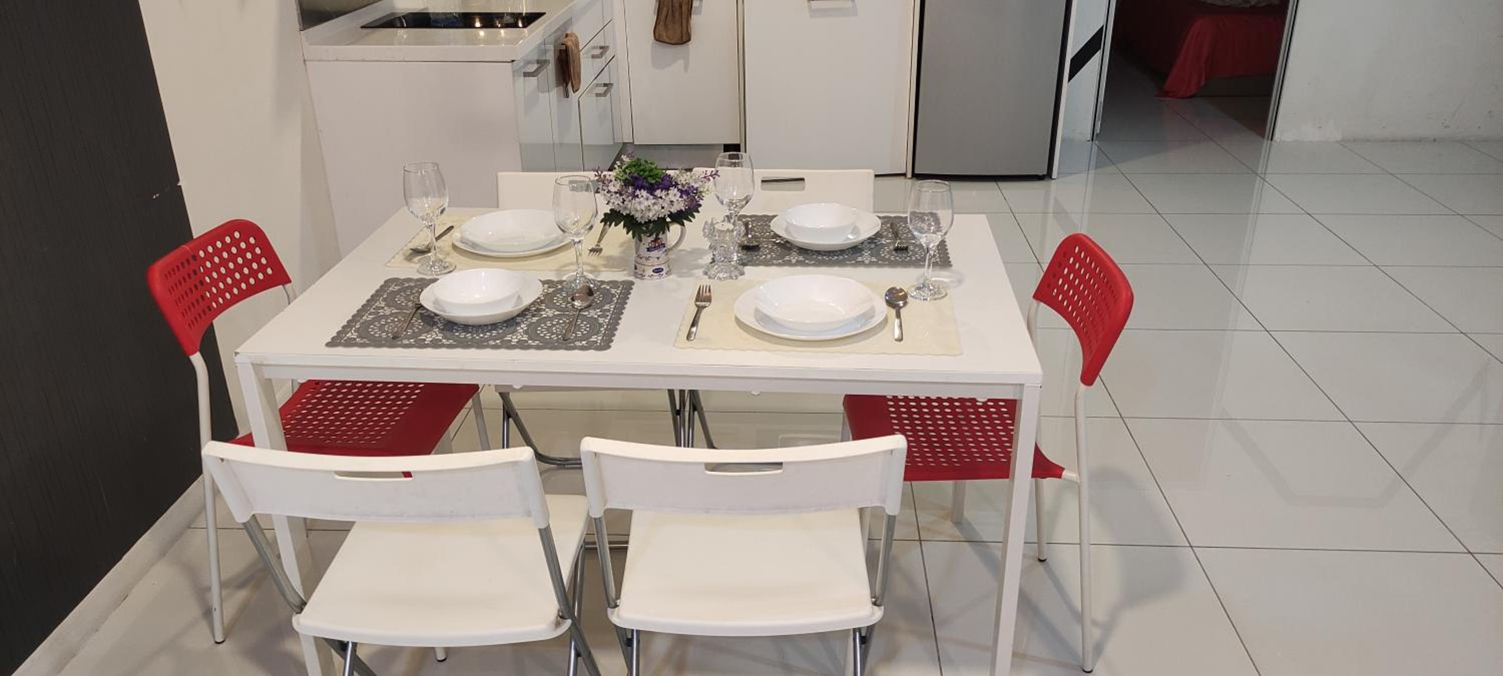 Cozy Spacious 2 Bedroom apartment at Mercu Summer