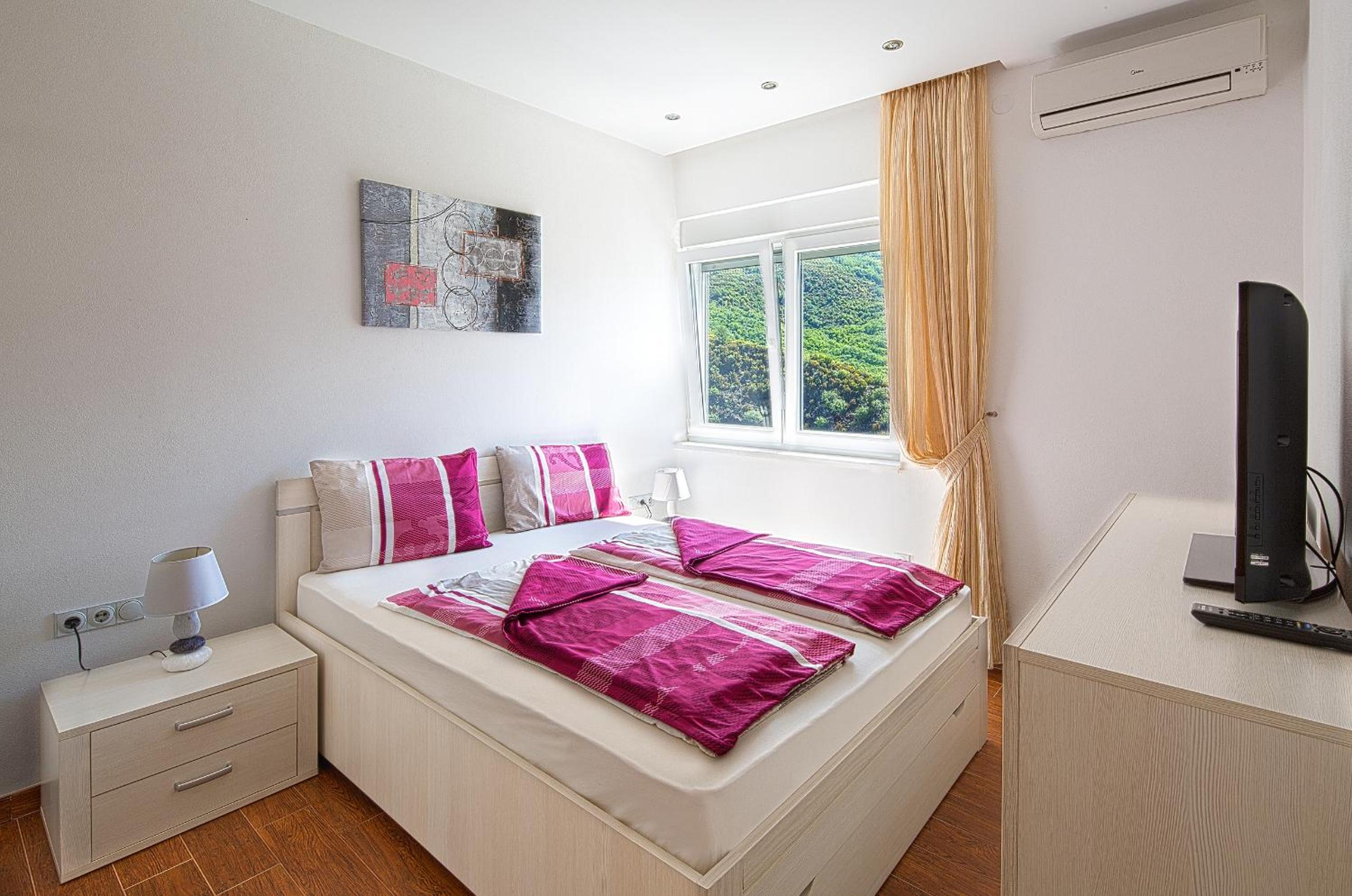 Montelux Apartments