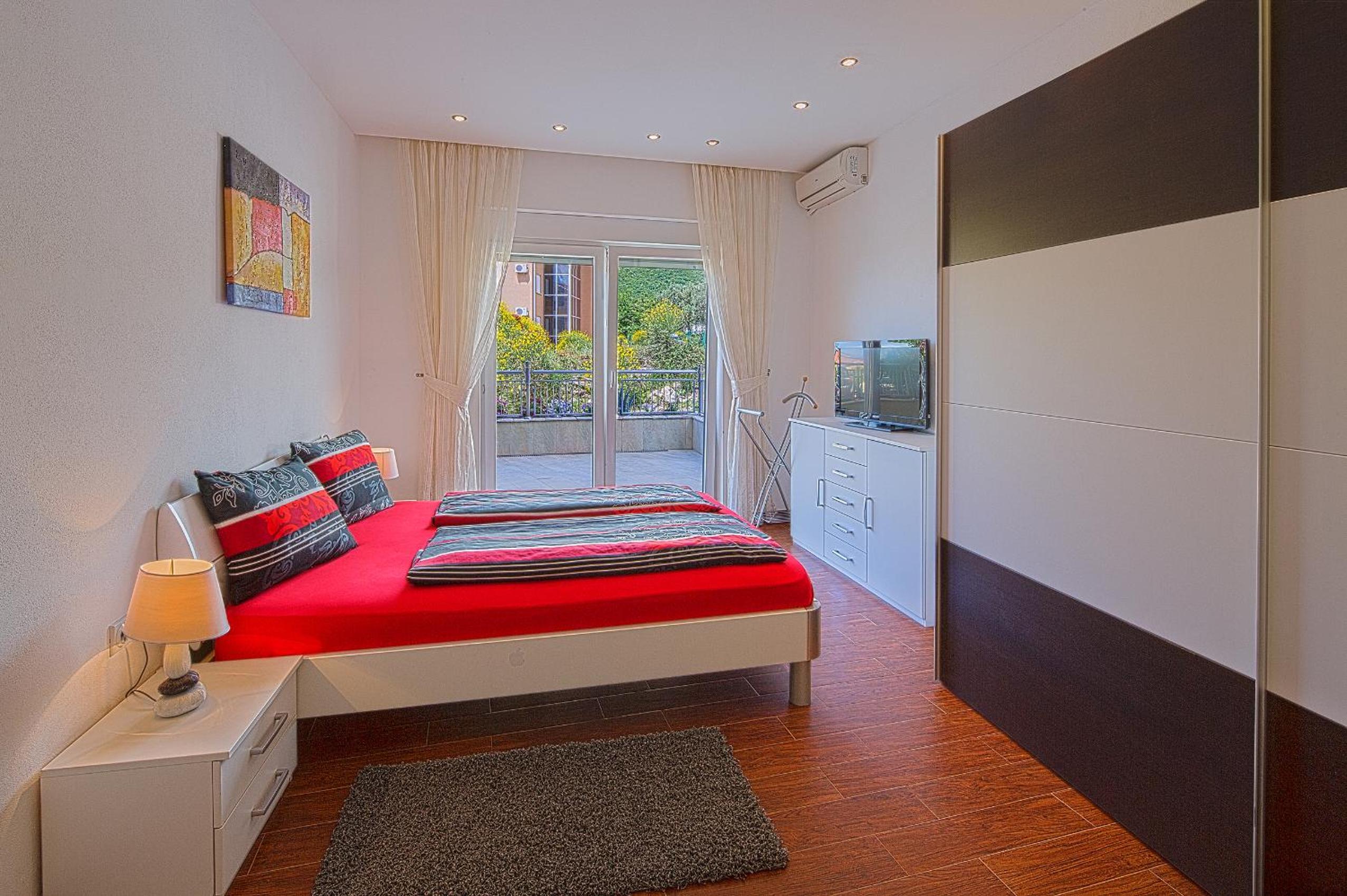 Montelux Apartments
