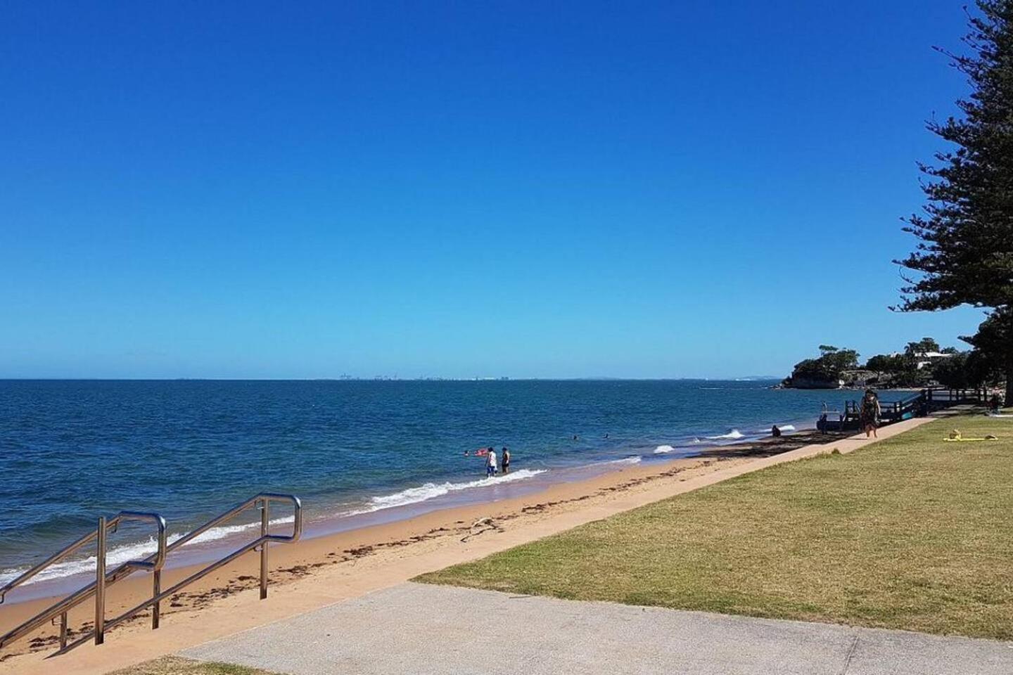 HOT Stylish Costal 3 ensuite apartment on Redcliffe, Brisbane