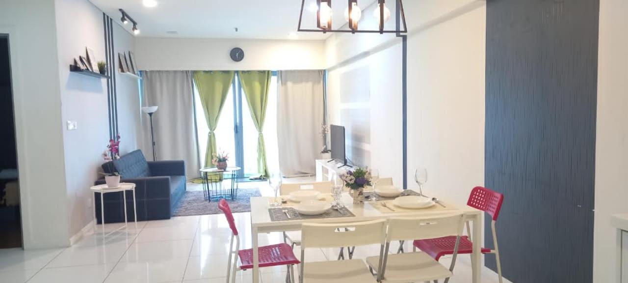 Cozy Spacious 2 Bedroom apartment at Mercu Summer