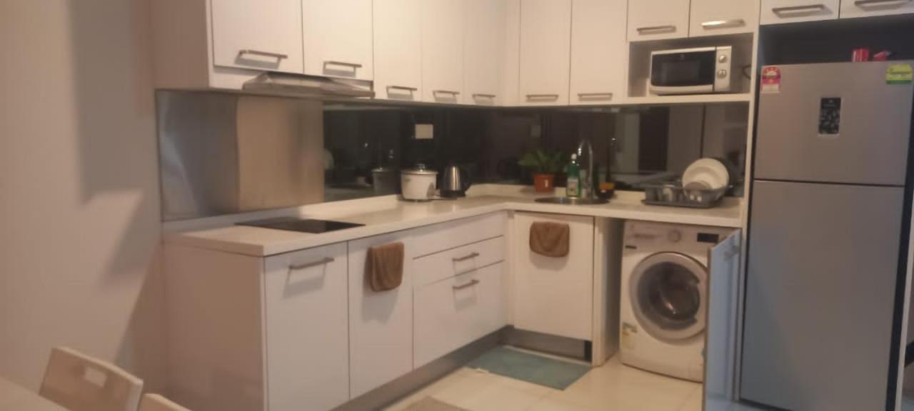 Cozy Spacious 2 Bedroom apartment at Mercu Summer