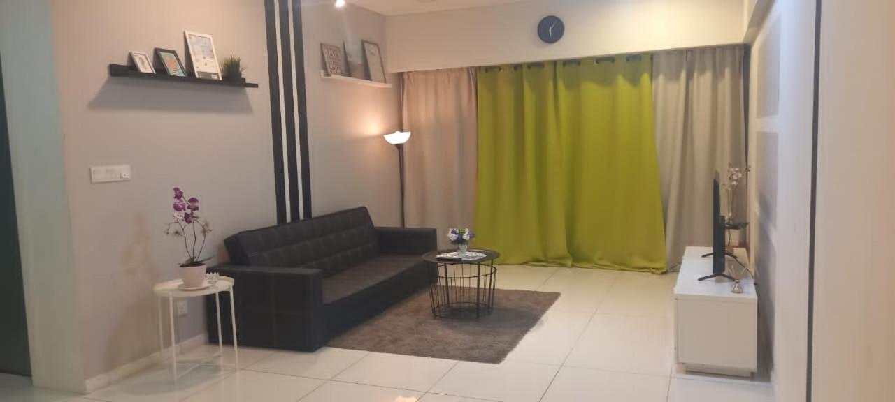 Cozy Spacious 2 Bedroom apartment at Mercu Summer