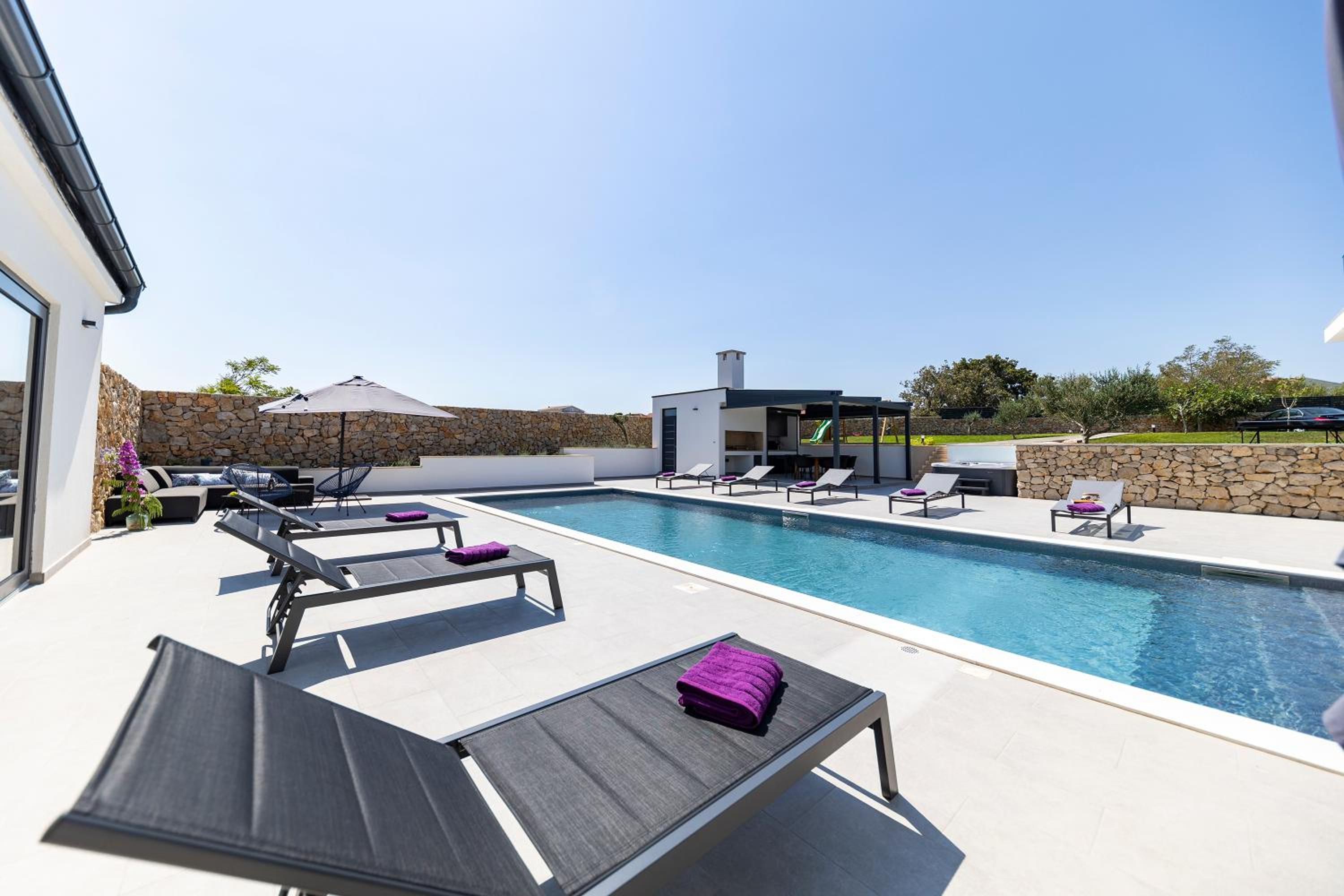 Villa Royal Rock view 3