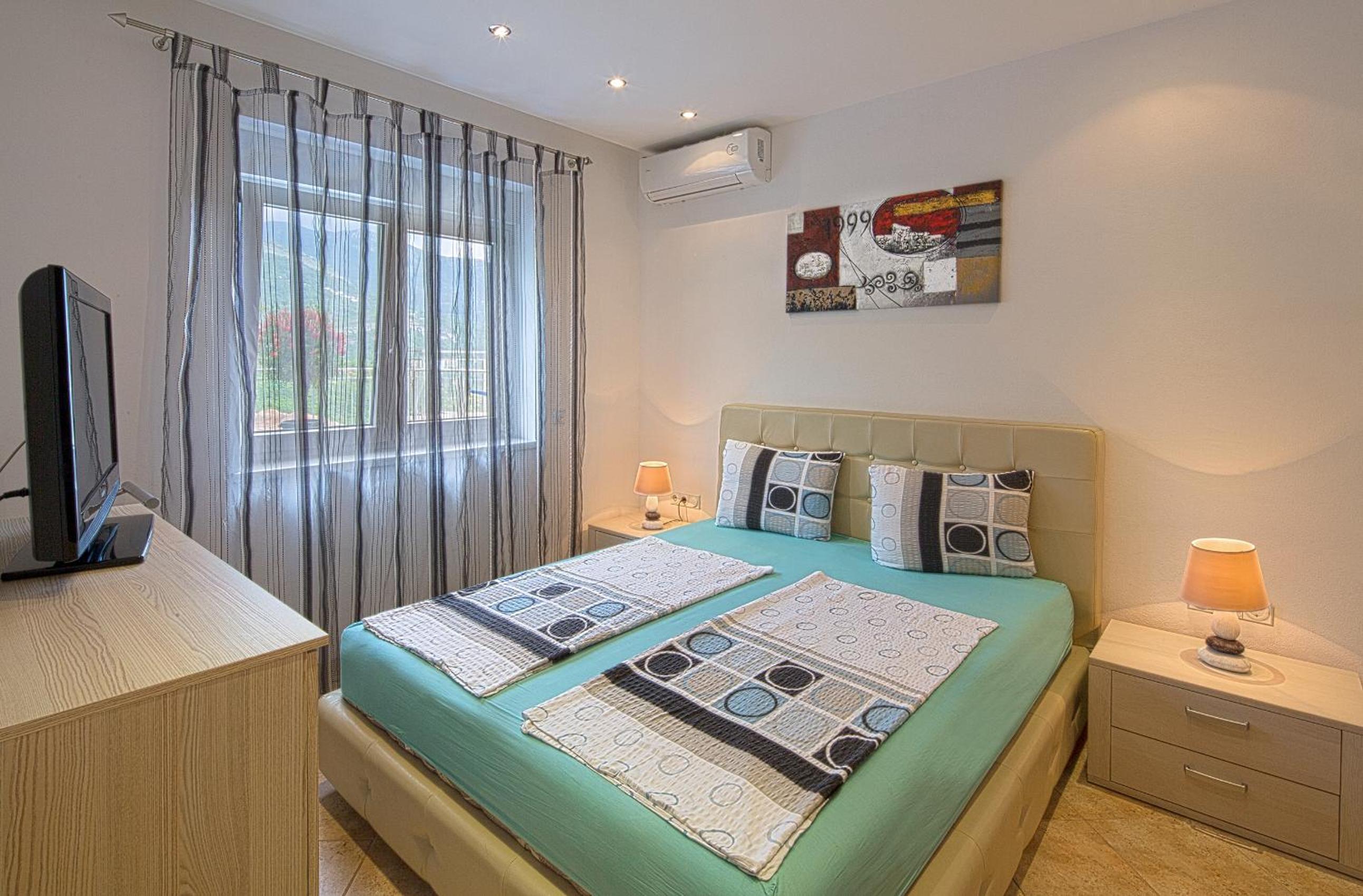 Montelux Apartments