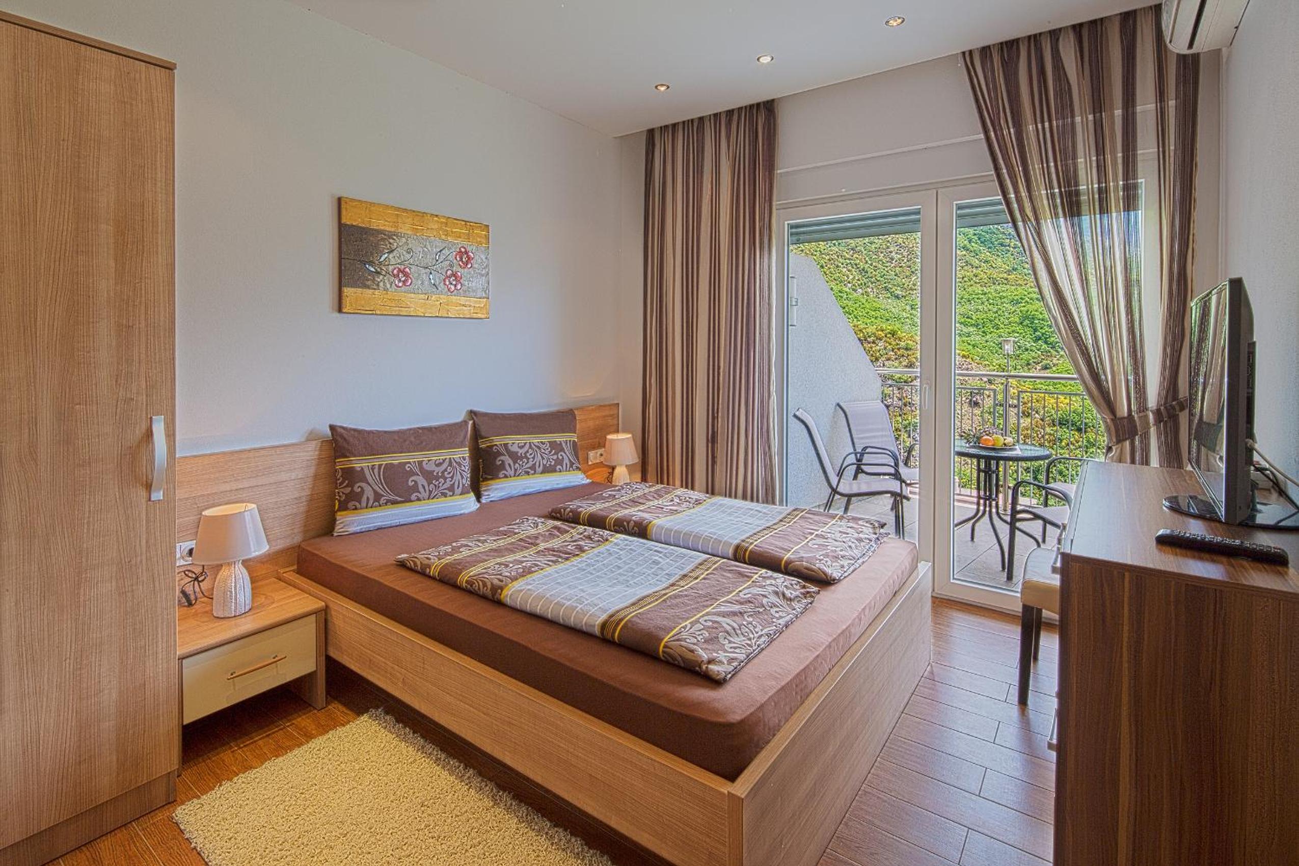 Montelux Apartments