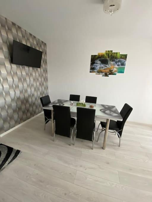 Happy apartment 1