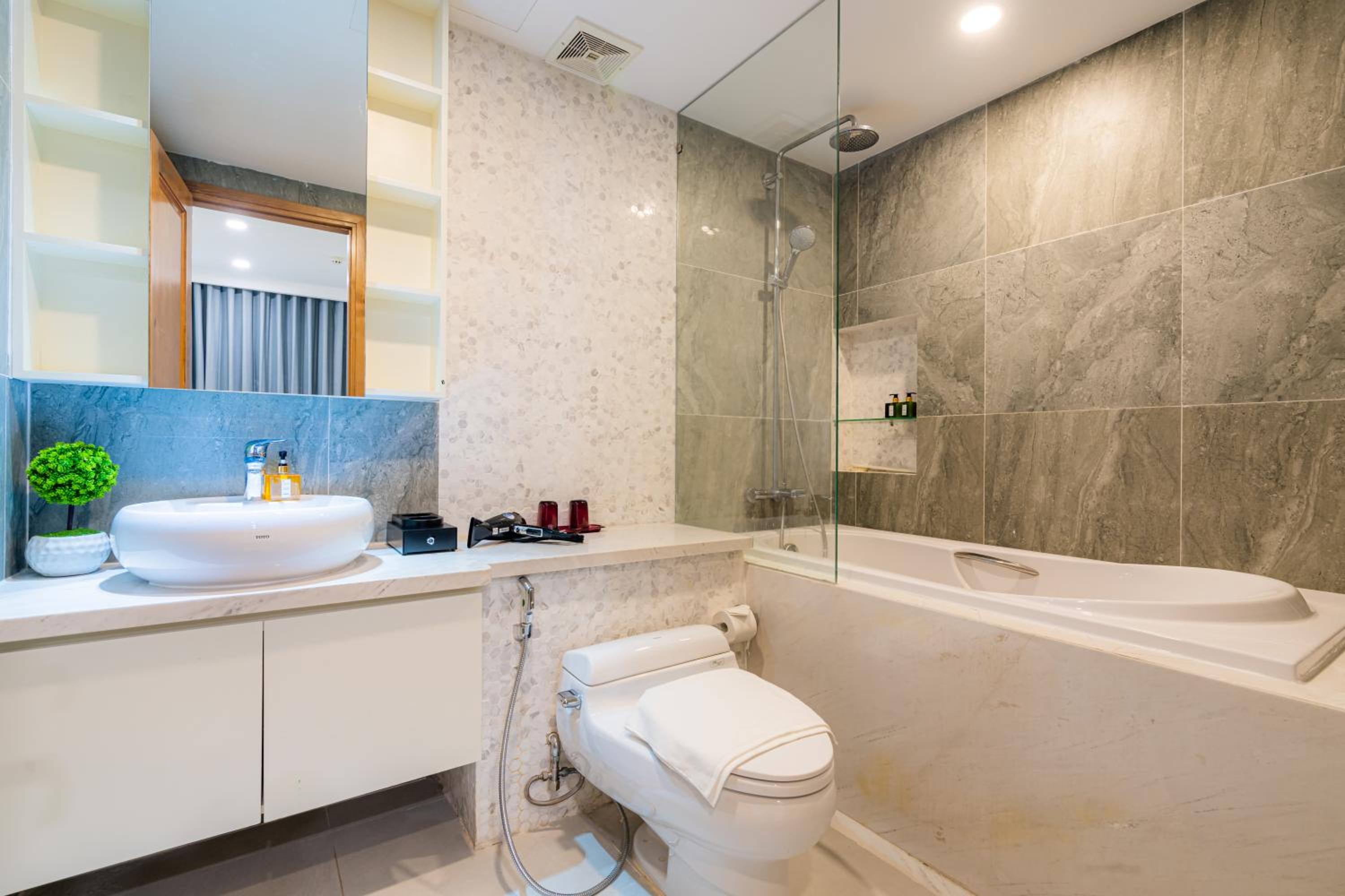 Léman Luxury Apartment District 3 HCMC