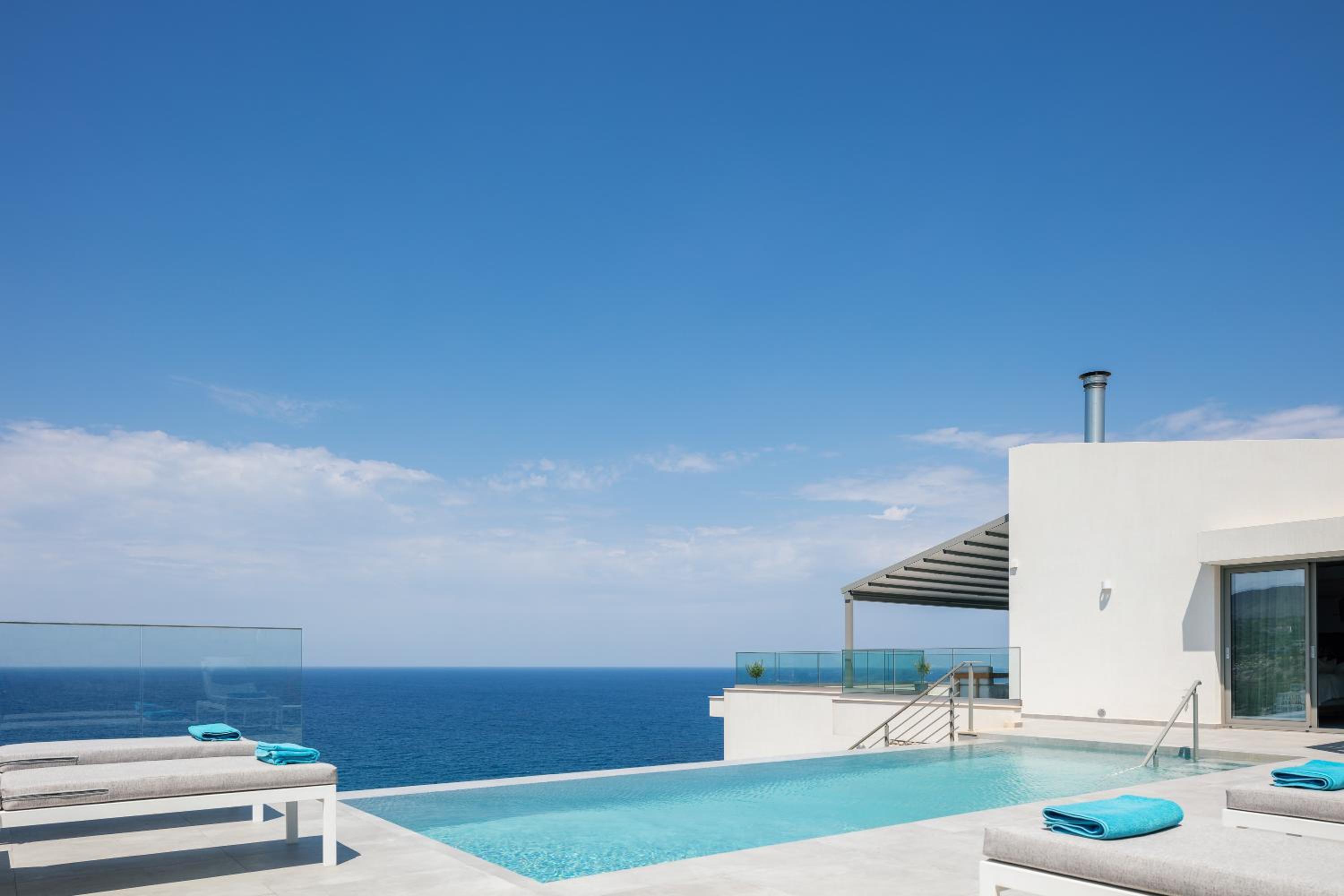 Villa Balance, Unwind with Panoramic Sea Views, by etouri