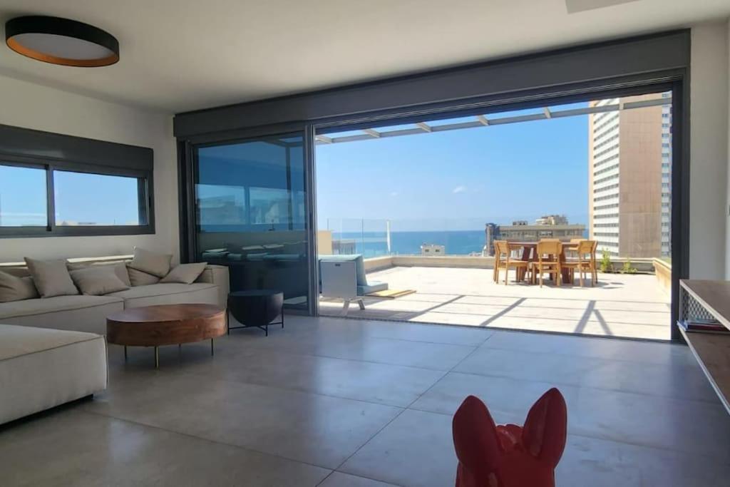 Penthouse Sea View in Ben Yehuda by HolyGuest