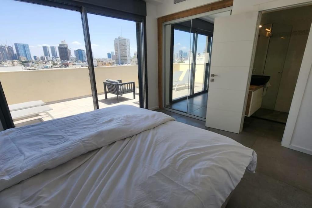 Penthouse Sea View in Ben Yehuda by HolyGuest