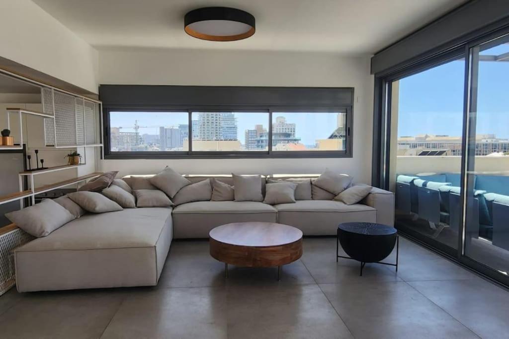 Penthouse Sea View in Ben Yehuda by HolyGuest