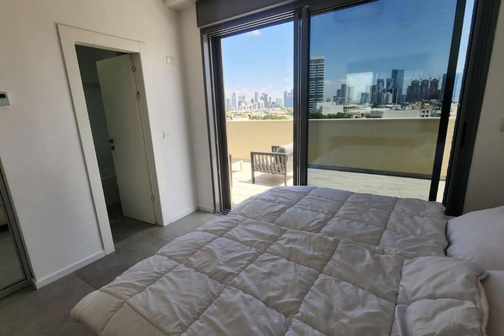 Penthouse Sea View in Ben Yehuda by HolyGuest