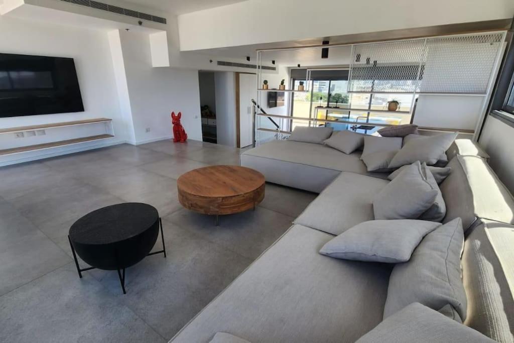 Penthouse Sea View in Ben Yehuda by HolyGuest