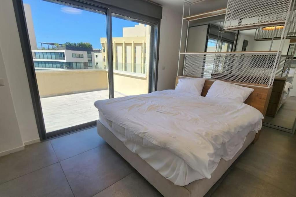 Penthouse Sea View in Ben Yehuda by HolyGuest