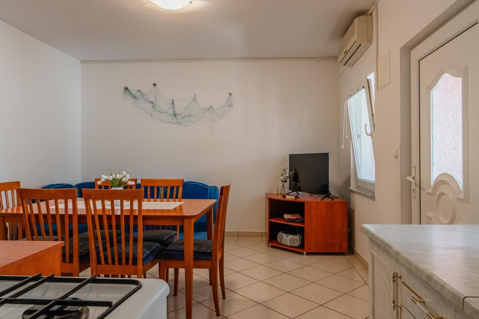 Apartments Lecek