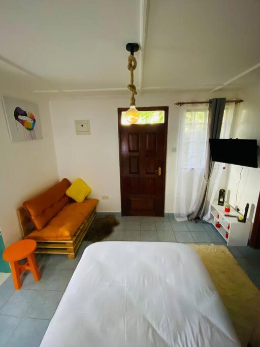 Rorot studio Lavington ' Home Away From Home' view 2