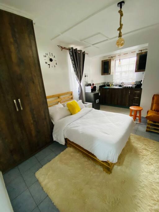 Rorot studio Lavington ' Home Away From Home' view 3