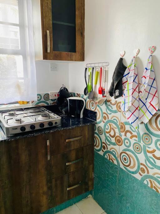 Rorot studio Lavington ' Home Away From Home' view 5