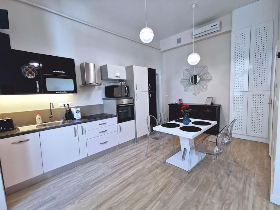 Luxury apartment near Astoria with AC view 5