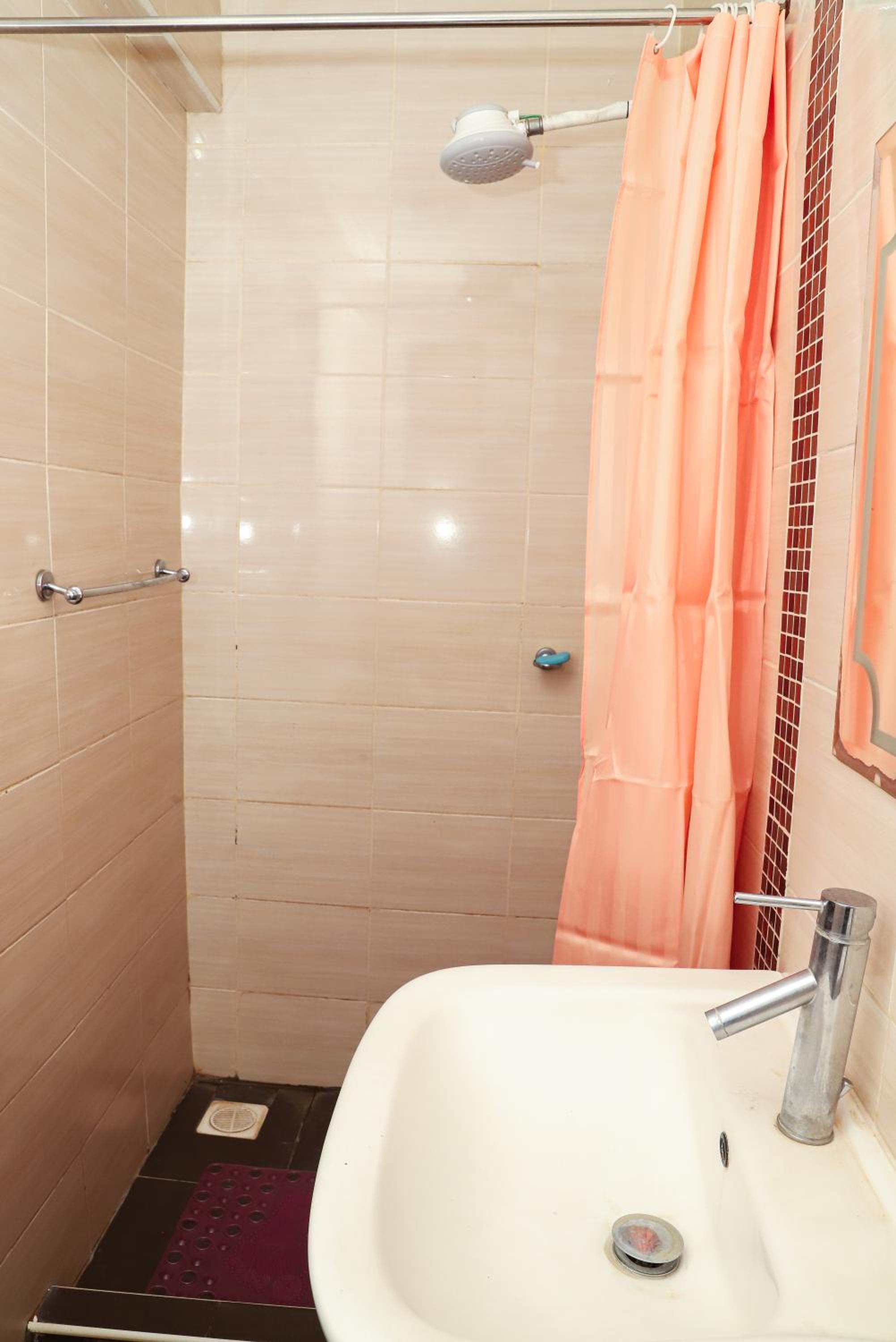 3 bedroom home by Emmaculate view 4