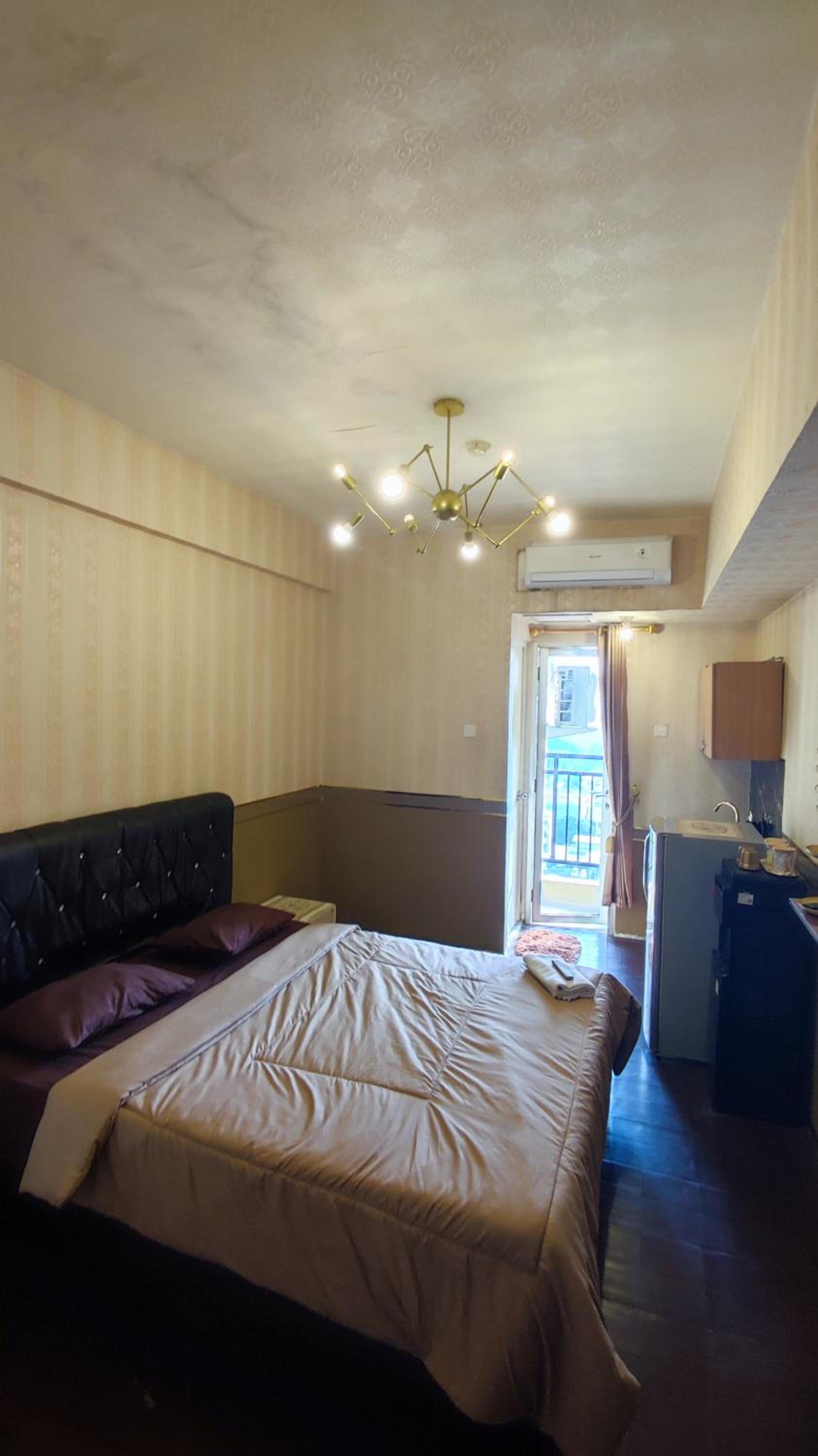 Kamar Apartemen Harian by Younz Apartmen Depok view 3