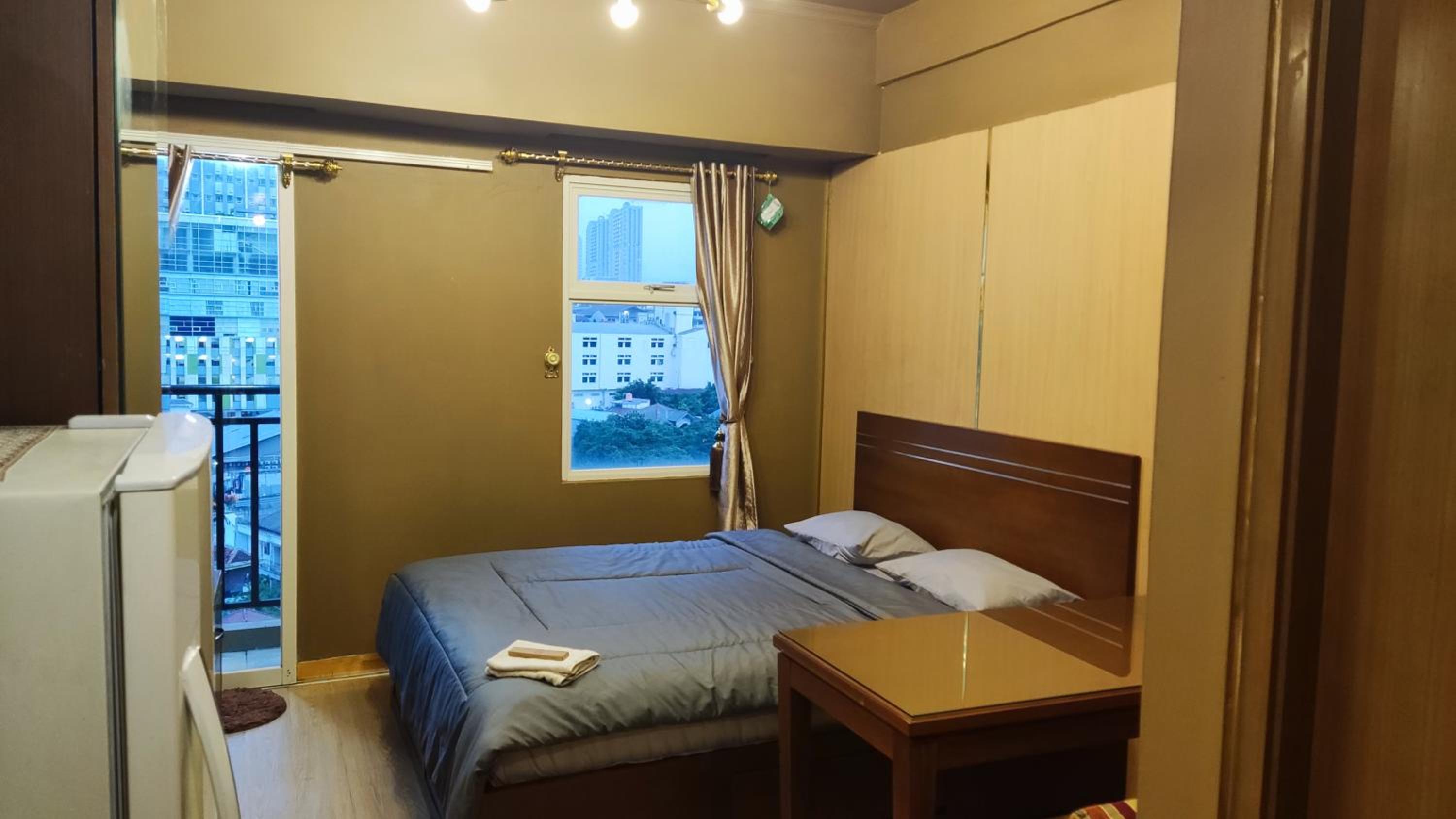 Kamar Apartemen Harian by Younz Apartmen Depok view 4