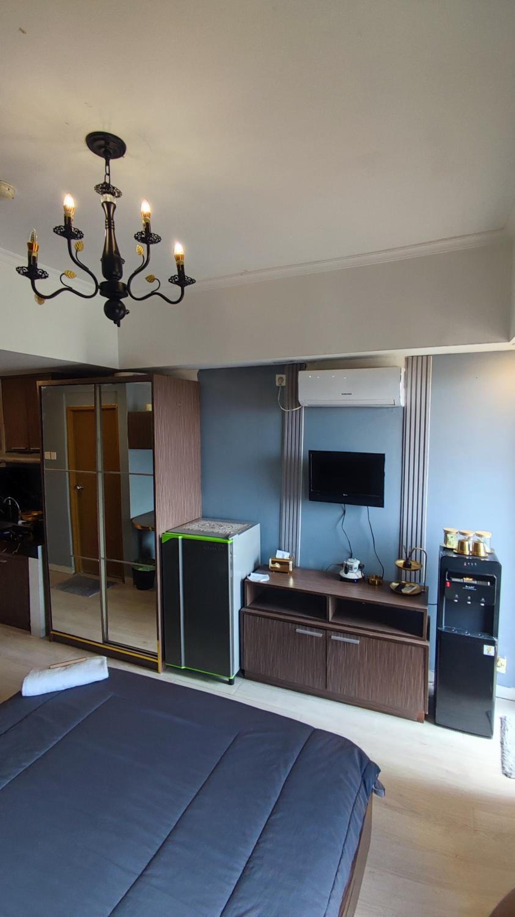 Kamar Apartemen Harian by Younz Apartmen Depok view 5