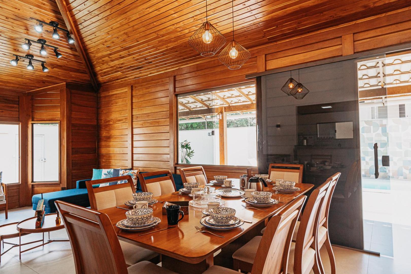 casadecastelhanos, Quadra do MAR de CASTELHANOS, 4 suítes com AR, Churrasqueira, Piscina, Hidromassagem, Cozinha INTEGRADA GOURMET Ideal para FAMÍLIA E AMI