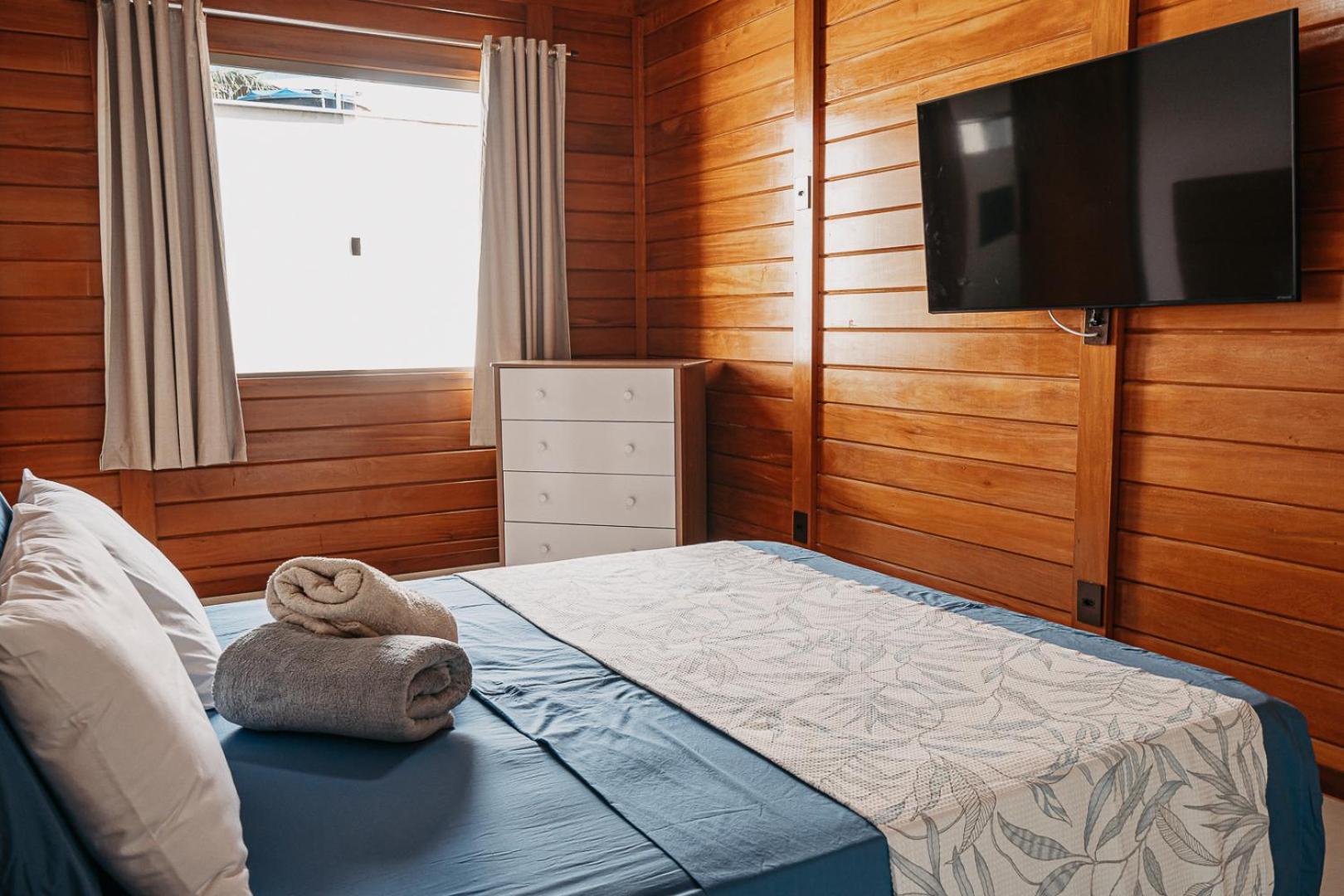 casadecastelhanos, Quadra do MAR de CASTELHANOS, 4 suítes com AR, Churrasqueira, Piscina, Hidromassagem, Cozinha INTEGRADA GOURMET Ideal para FAMÍLIA E AMI