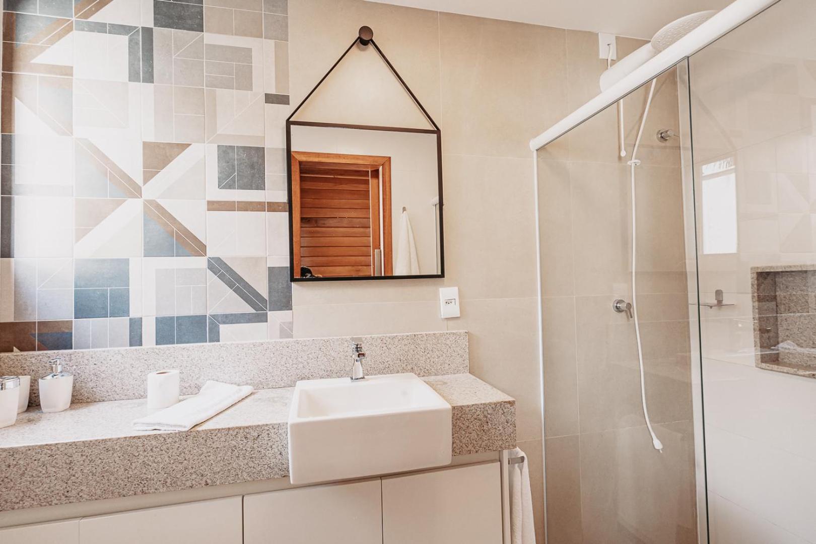 casadecastelhanos, Quadra do MAR de CASTELHANOS, 4 suítes com AR, Churrasqueira, Piscina, Hidromassagem, Cozinha INTEGRADA GOURMET Ideal para FAMÍLIA E AMI