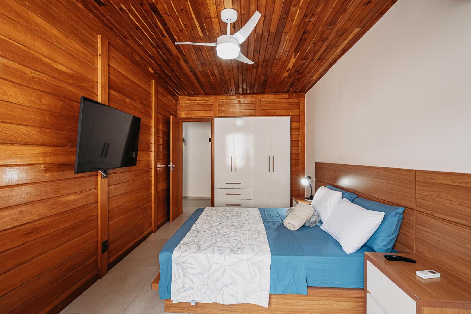 casadecastelhanos, Quadra do MAR de CASTELHANOS, 4 suítes com AR, Churrasqueira, Piscina, Hidromassagem, Cozinha INTEGRADA GOURMET Ideal para FAMÍLIA E AMI