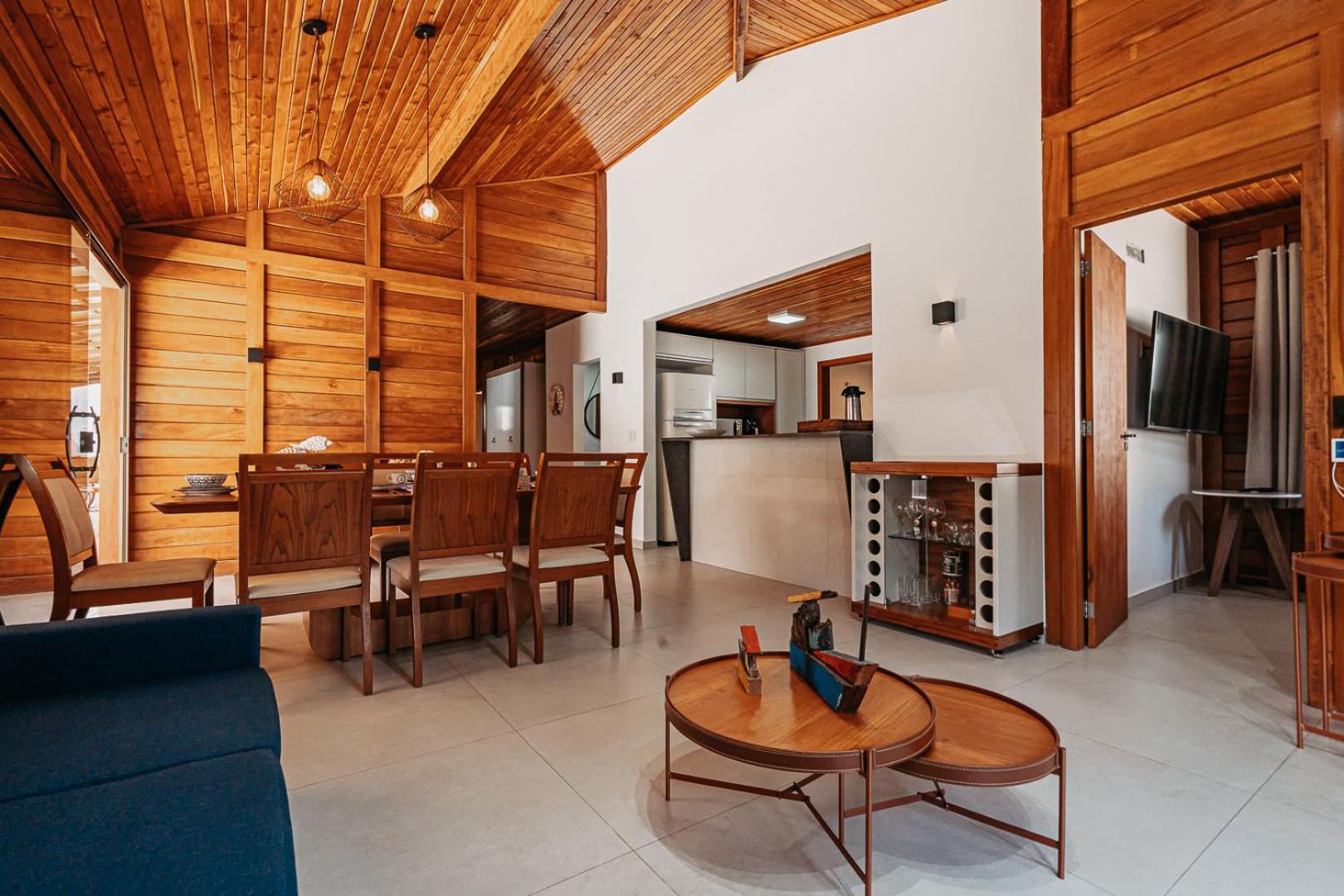 casadecastelhanos, Quadra do MAR de CASTELHANOS, 4 suítes com AR, Churrasqueira, Piscina, Hidromassagem, Cozinha INTEGRADA GOURMET Ideal para FAMÍLIA E AMI