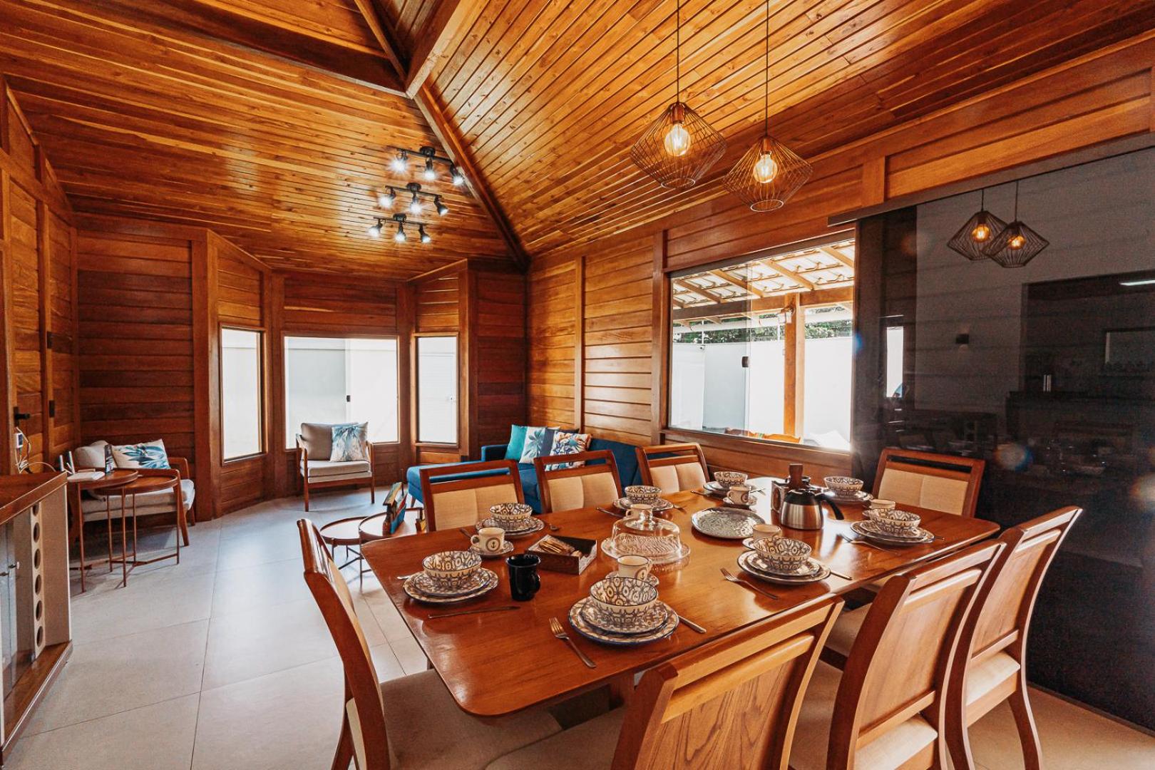 casadecastelhanos, Quadra do MAR de CASTELHANOS, 4 suítes com AR, Churrasqueira, Piscina, Hidromassagem, Cozinha INTEGRADA GOURMET Ideal para FAMÍLIA E AMI