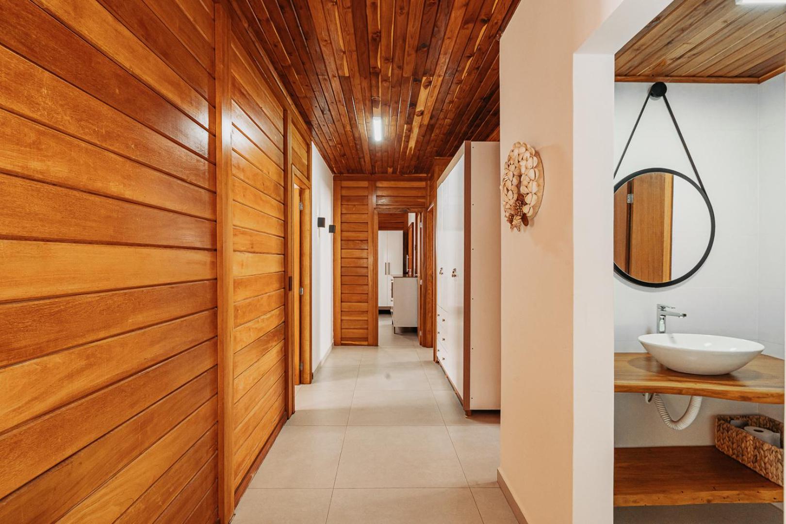 casadecastelhanos, Quadra do MAR de CASTELHANOS, 4 suítes com AR, Churrasqueira, Piscina, Hidromassagem, Cozinha INTEGRADA GOURMET Ideal para FAMÍLIA E AMI