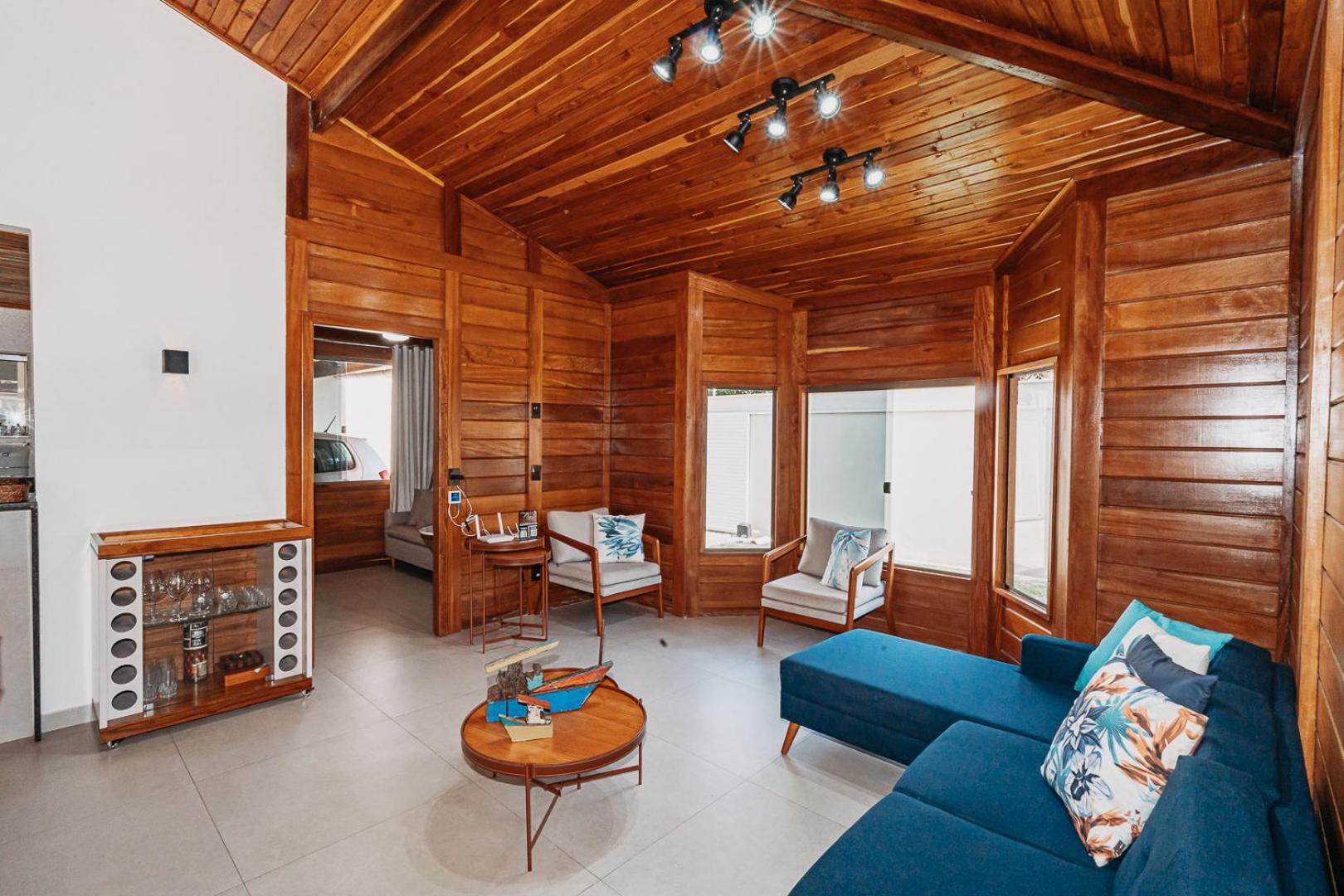casadecastelhanos, Quadra do MAR de CASTELHANOS, 4 suítes com AR, Churrasqueira, Piscina, Hidromassagem, Cozinha INTEGRADA GOURMET Ideal para FAMÍLIA E AMI