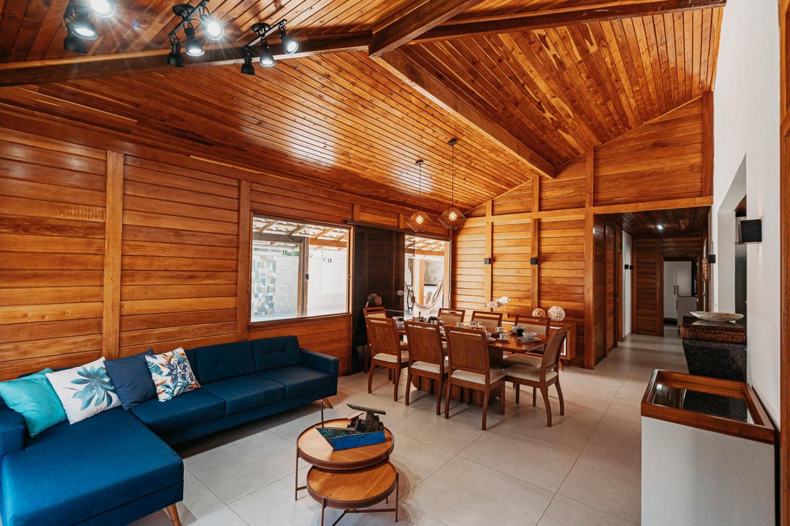 casadecastelhanos, Quadra do MAR de CASTELHANOS, 4 suítes com AR, Churrasqueira, Piscina, Hidromassagem, Cozinha INTEGRADA GOURMET Ideal para FAMÍLIA E AMI