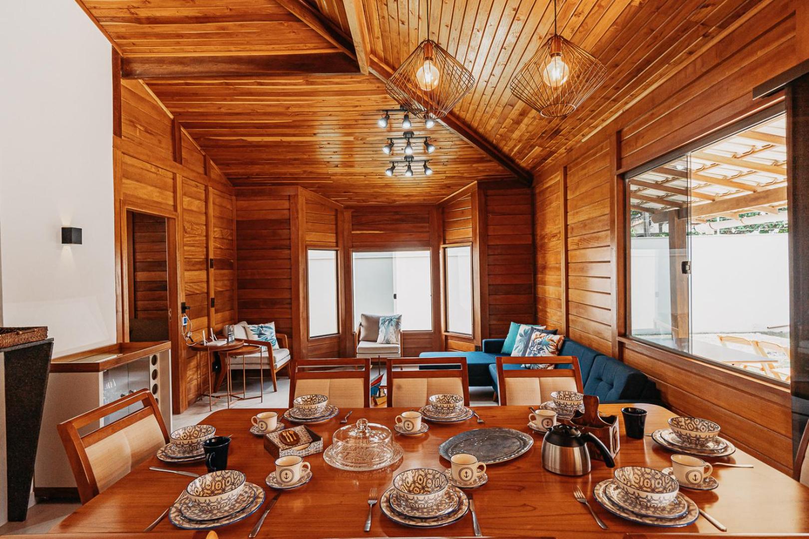casadecastelhanos, Quadra do MAR de CASTELHANOS, 4 suítes com AR, Churrasqueira, Piscina, Hidromassagem, Cozinha INTEGRADA GOURMET Ideal para FAMÍLIA E AMI