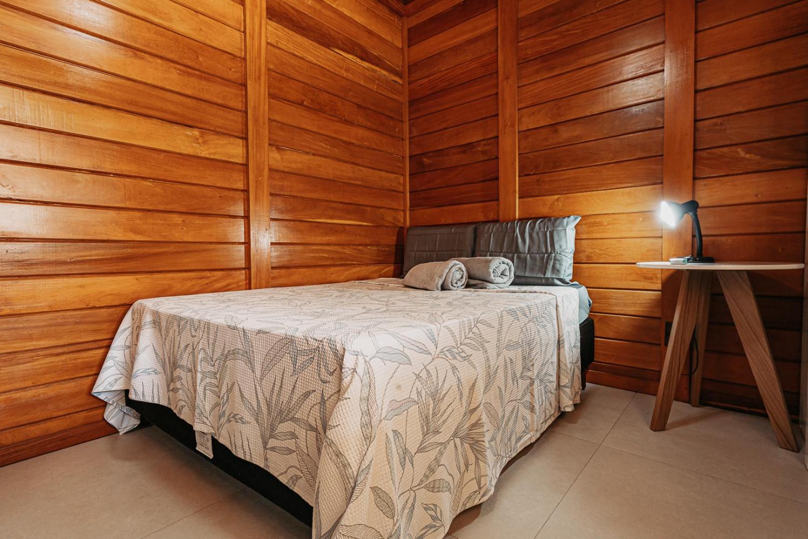 casadecastelhanos, Quadra do MAR de CASTELHANOS, 4 suítes com AR, Churrasqueira, Piscina, Hidromassagem, Cozinha INTEGRADA GOURMET Ideal para FAMÍLIA E AMI