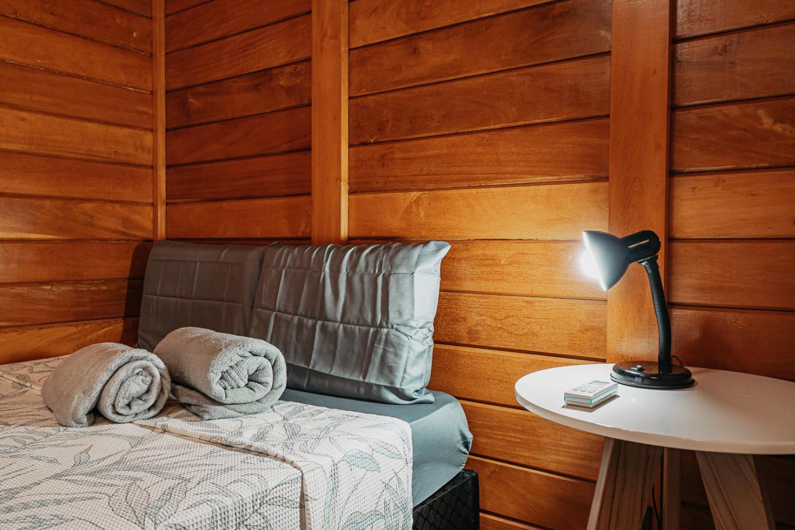 casadecastelhanos, Quadra do MAR de CASTELHANOS, 4 suítes com AR, Churrasqueira, Piscina, Hidromassagem, Cozinha INTEGRADA GOURMET Ideal para FAMÍLIA E AMI