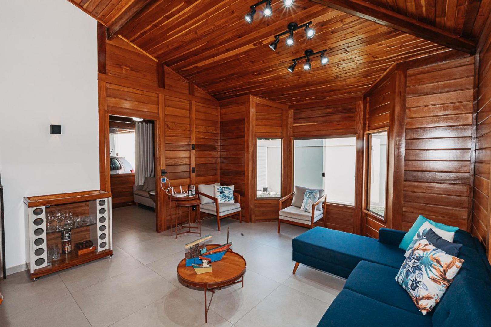 casadecastelhanos, Quadra do MAR de CASTELHANOS, 4 suítes com AR, Churrasqueira, Piscina, Hidromassagem, Cozinha INTEGRADA GOURMET Ideal para FAMÍLIA E AMI
