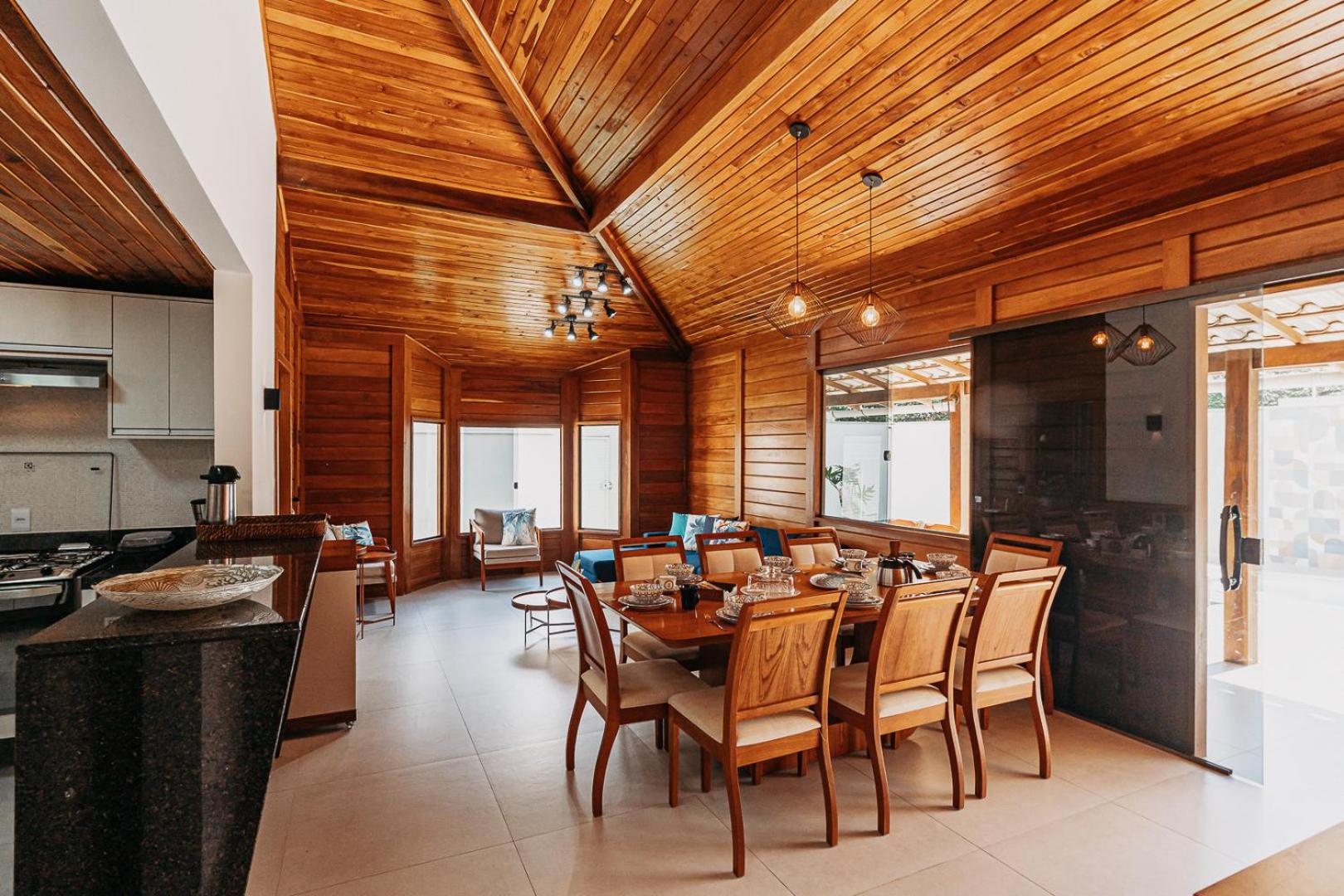 casadecastelhanos, Quadra do MAR de CASTELHANOS, 4 suítes com AR, Churrasqueira, Piscina, Hidromassagem, Cozinha INTEGRADA GOURMET Ideal para FAMÍLIA E AMI