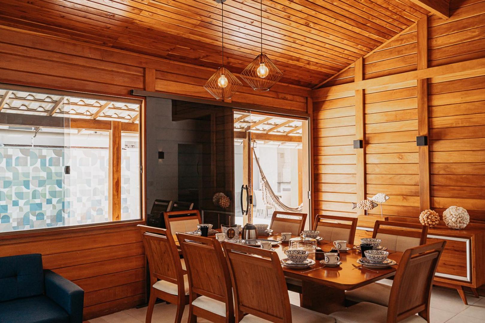 casadecastelhanos, Quadra do MAR de CASTELHANOS, 4 suítes com AR, Churrasqueira, Piscina, Hidromassagem, Cozinha INTEGRADA GOURMET Ideal para FAMÍLIA E AMI