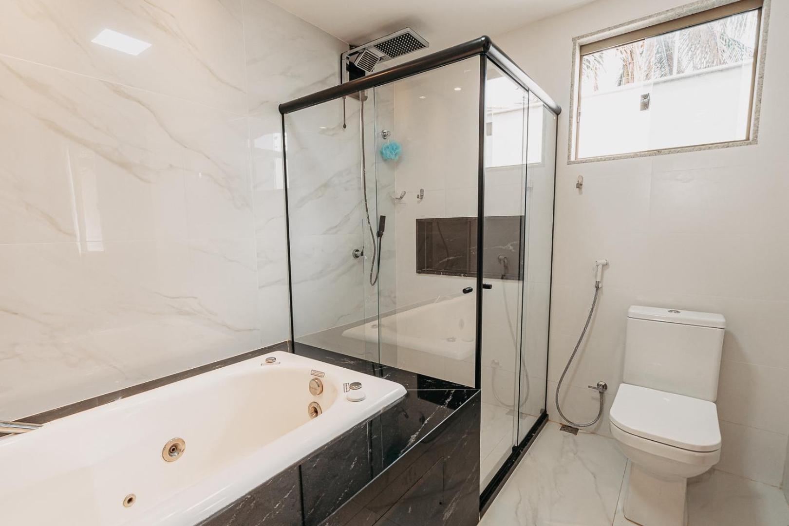 casadecastelhanos, Quadra do MAR de CASTELHANOS, 4 suítes com AR, Churrasqueira, Piscina, Hidromassagem, Cozinha INTEGRADA GOURMET Ideal para FAMÍLIA E AMI